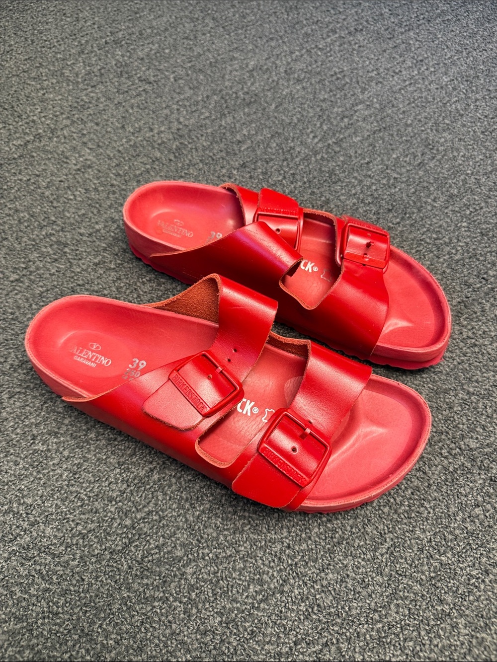 Birkenstock x VALENTINO GARAVANI Slide Sandals in Red